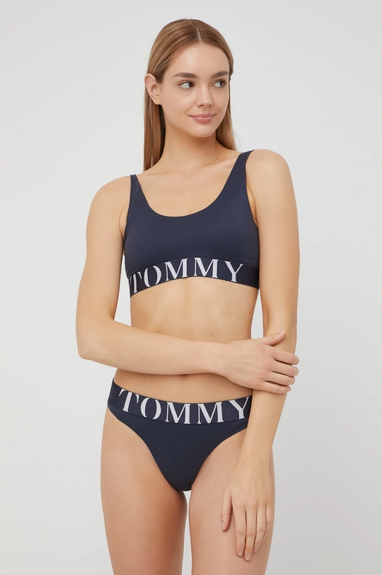 Tangá Tommy Hilfiger  Podšívka: 6% Elastan, 63% Polyamid, 31% Polyester Základná látka: 21% Elastan, 79% Polyamid