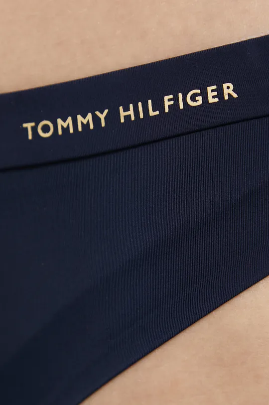 Σλιπ Tommy Hilfiger  Φόδρα: 100% Βαμβάκι Υλικό 1: 21% Σπαντέξ, 79% Πολυαμίδη Υλικό 2: 27% Σπαντέξ, 69% Πολυαμίδη, 4% Άλλα ύλη Πλέξη Λαστιχο: 40% Σπαντέξ, 60% Πολυαμίδη