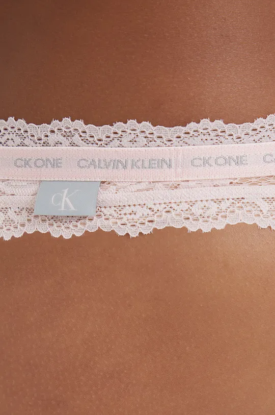 Calvin Klein Underwear Stringi Inne materiały: 18 % Elastan, 82 % Nylon, Materiał 1: 10 % Elastan, 90 % Nylon, Materiał 2: 100 % Bawełna, Materiał 3: 11 % Elastan, 55 % Nylon, 34 % Poliester