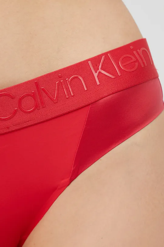 Στρινγκ Calvin Klein Underwear  Υλικό 1: 20% Σπαντέξ, 80% Νάιλον Υλικό 2: 33% Σπαντέξ, 67% Νάιλον Υλικό 3: 100% Βαμβάκι Προσθήκη: 7% Σπαντέξ, 57% Πολυαμίδη, 36% Πολυεστέρας