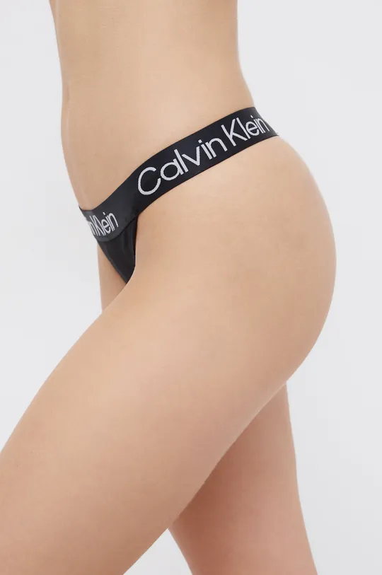 Στρινγκ Calvin Klein Underwear  Κύριο υλικό: 55% Βαμβάκι, 9% Σπαντέξ, 36% Πολυεστέρας Επένδυση: 100% Βαμβάκι Φινίρισμα: 55% Βαμβάκι, 9% Σπαντέξ, 36% Ανακυκλωμένος πολυεστέρας