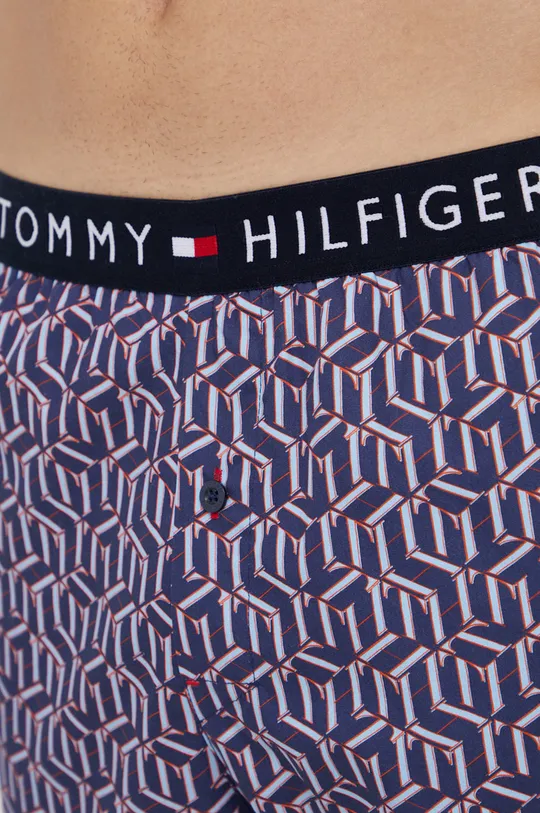 Παντελόνι πιτζάμας Tommy Hilfiger  Κύριο υλικό: 100% Βαμβάκι Ταινία: 29% Βαμβάκι, 7% Σπαντέξ, 48% Πολυαμίδη, 16% Πολυεστέρας