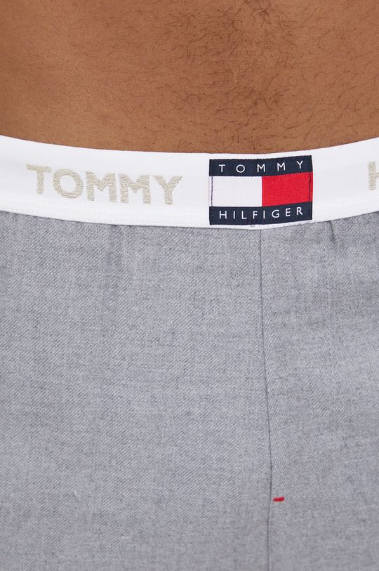 Pyžamové kalhoty Tommy Hilfiger  Hlavní materiál: 35% Polyester, 65% Viskóza Páska: 11% Elastan, 67% Polyamid, 22% Polyester