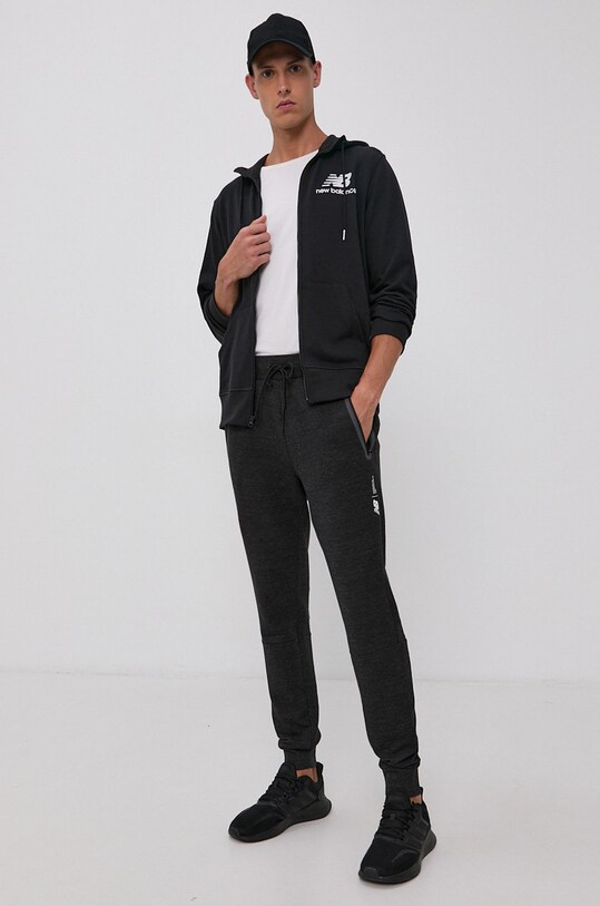 New Balance Bluza MJ03558BK, męska kolor czarny z kapturem z nadrukiem |  Answear.com