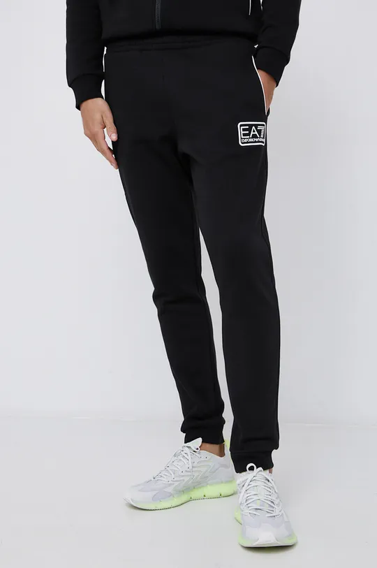 Спортивный костюм EA7 Emporio Armani  Материал 1: 84% Хлопок, 16% Полиэстер Материал 2: 84% Хлопок, 16% Полиэстер Подкладка капюшона: 100% Хлопок Резинка: 98% Хлопок, 2% Эластан