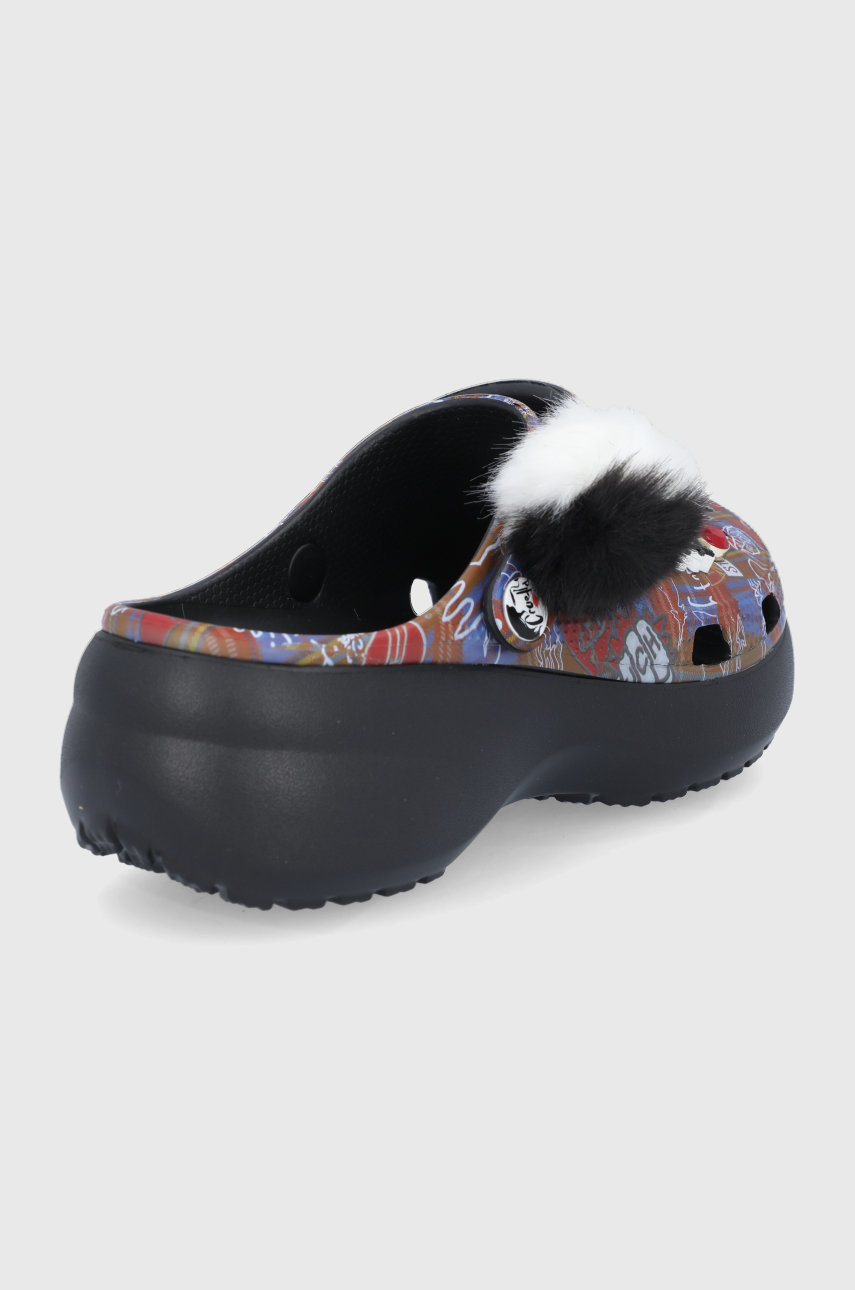 Šľapky Crocs x Cruella dámske, čierna farba, na platforme ANSWEAR.sk