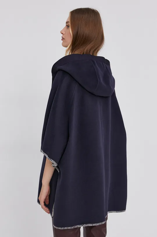 Marella poncho  93 % Poliester, 4 % Wiskoza, 3 % Elastan