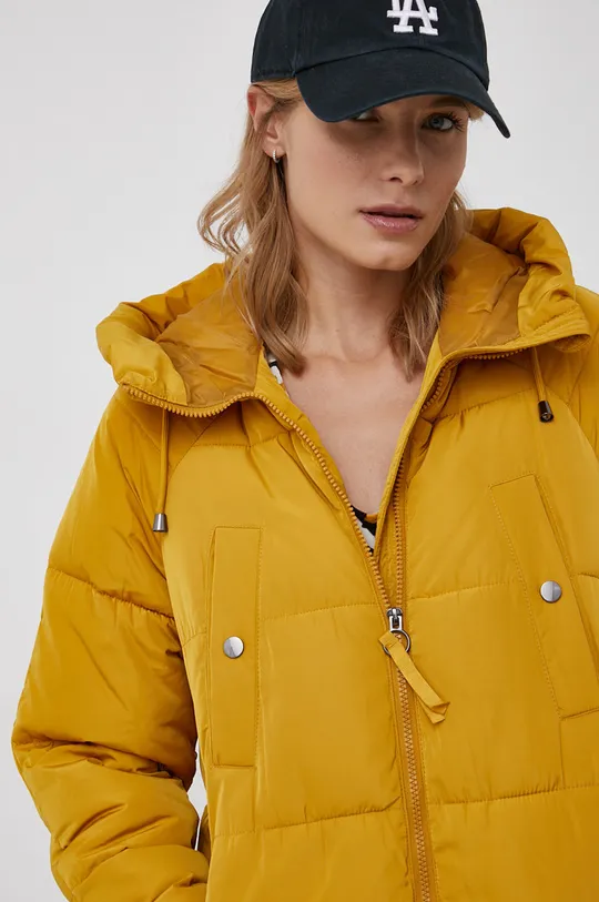 жёлтый Куртка Vero Moda