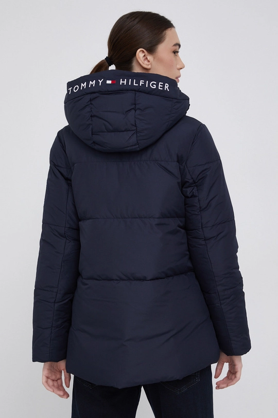 Jakna Tommy Hilfiger  Temeljni materijal: 100% Poliester Postava: 100% Poliester Ispuna: 100% Poliester