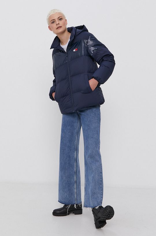Péřová bunda Tommy Jeans námořnická modř