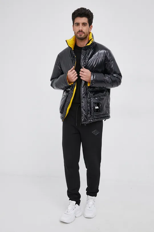 Karl Lagerfeld - Kifordítható sportdzseki  Kitöltés: 20% pehely, 80% kacsapehely Jelentős anyag: 100% poliamid