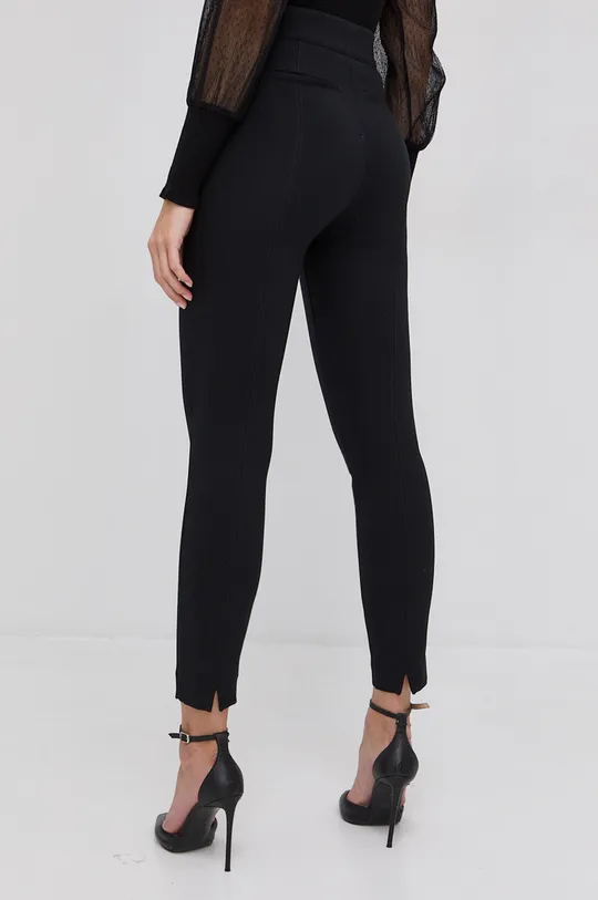 Spanx legginsy  Materiał zasadniczy: 68 % Rayon, 28 % Nylon, 4 % Elastan Podszewka: 80 % Poliester, 20 % Elastan