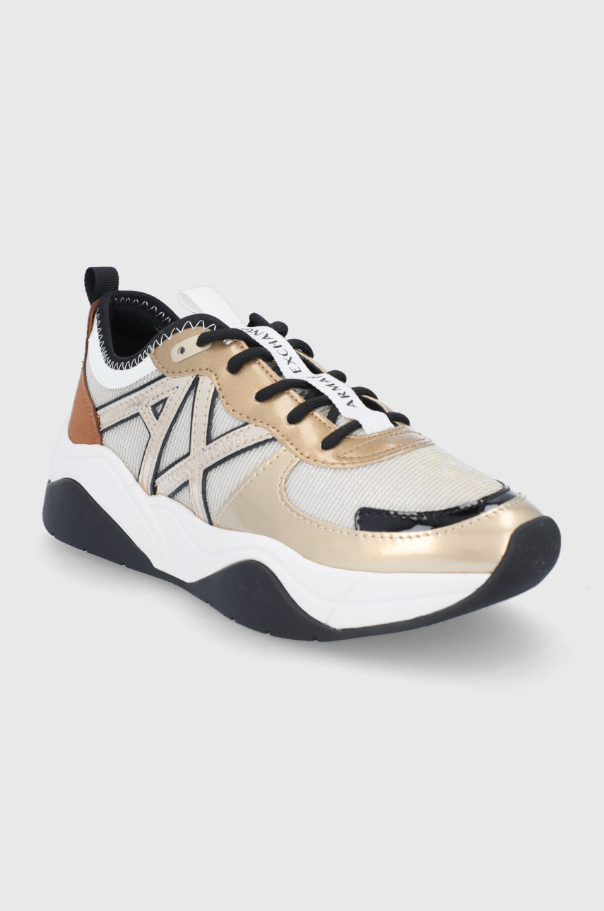 Armani Exchange Buty XDX039.XV394.K652, kolor złoty na platformie