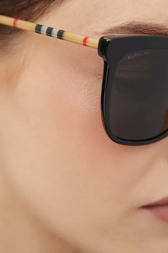 Солнцезащитные очки Burberry Синтетический материал