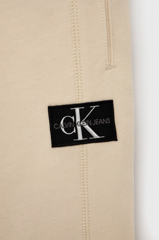 Calvin Klein Jeans Spodnie dziecięce IB0IB00715.4890 Materiał zasadniczy: 100 % Bawełna, Ściągacz: 2 % Elastan, 98 % Bawełna