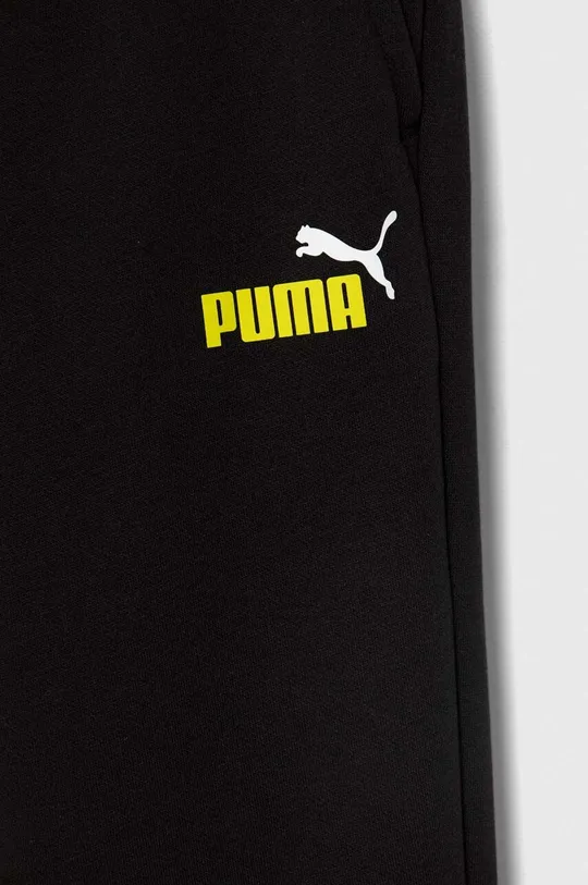 Otroške hlače Puma Glavni material: 66 % Bombaž, 34 % Poliester Drugi materiali: 100 % Bombaž Patent: 97 % Bombaž, 3 % Elastan