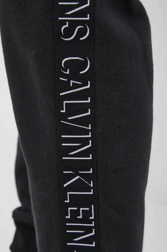 czarny Calvin Klein Jeans Spodnie J30J318595.4890