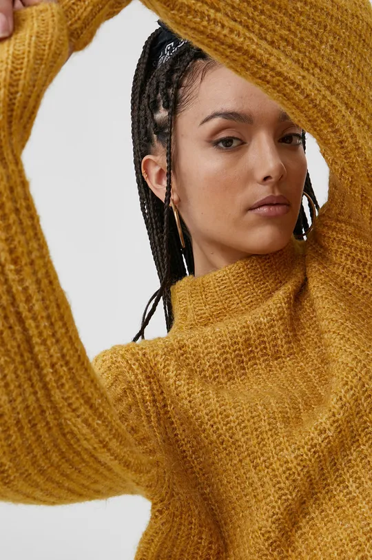 żółty Vero Moda Sweter