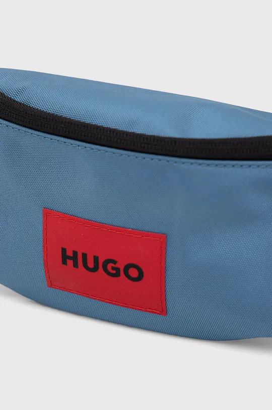 Ledvinka HUGO  Hlavní materiál: 100% Recyklovaný polyester Podšívka: 100% Polyester Ozdobné prvky: 100% Recyklovaný polyamid