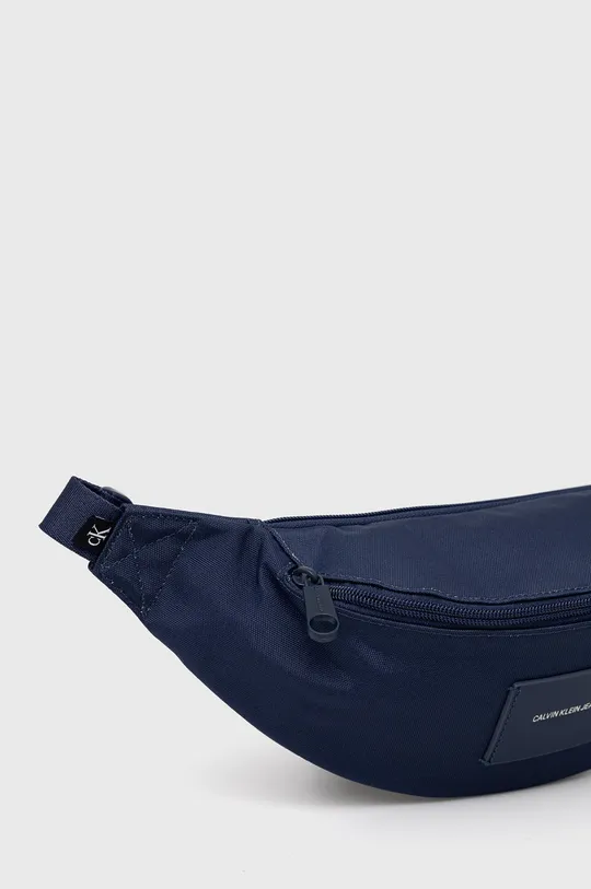 Τσάντα φάκελος Calvin Klein Jeans σκούρο μπλε