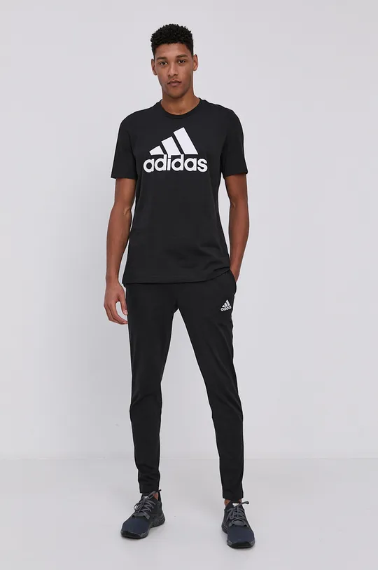 Футболка adidas чорний