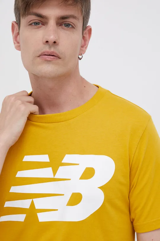 żółty New Balance T-shirt bawełniany MT03919VGL