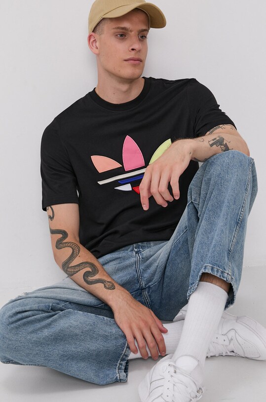 adidas Originals T-shirt bawełniany H35646, kolor czarny z aplikacją |  Answear.com