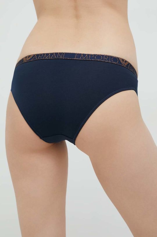 Σλιπ Emporio Armani Underwear  Κύριο υλικό: 95% Βαμβάκι, 5% Σπαντέξ Ταινία: 80% Πολυεστέρας, 8% Σπαντέξ, 7% Πολυαμίδη, 5% Μεταλλικές ίνες