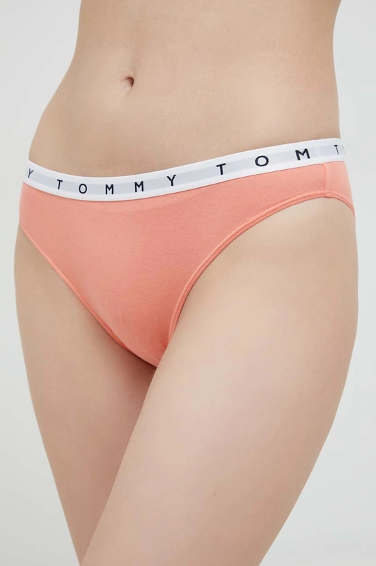 Σλιπ Tommy Hilfiger 3-pack  Κύριο υλικό: 95% Βαμβάκι, 5% Σπαντέξ Ένθετο: 100% Βαμβάκι Φινίρισμα: 54% Πολυαμίδη, 38% Πολυεστέρας, 8% Σπαντέξ