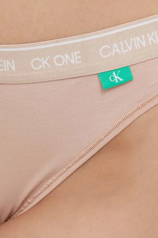 Σλιπ Calvin Klein Underwear  Κύριο υλικό: 89% Ανακυκλωμένος πολυεστέρας, 11% $pizamaTyp $dziecko $MarkaPrzed από τη συλλογή $Marka. Μοντέλο $pizamaMaterial. $ExtraMaterial