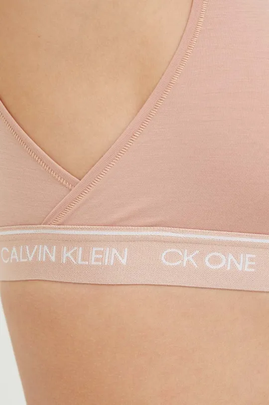 Σουτιέν Calvin Klein Underwear  Κύριο υλικό: 89% Ανακυκλωμένος πολυεστέρας, 11% $pizamaTyp $dziecko $MarkaPrzed από τη συλλογή $Marka. Μοντέλο $pizamaMaterial. $ExtraMaterial