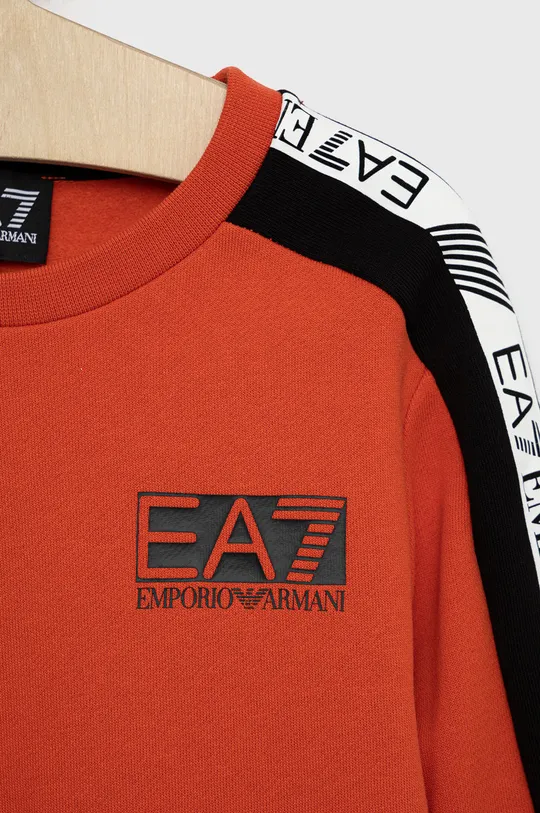 Παιδική μπλούζα EA7 Emporio Armani  Κύριο υλικό: 88% Βαμβάκι, 12% Πολυεστέρας Πλέξη Λαστιχο: 96% Βαμβάκι, 4% Σπαντέξ