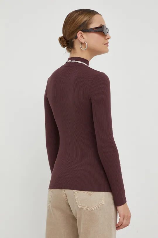 Longsleeve Lee  60% Πολυεστέρας, 34% Βισκόζη, 6% Σπαντέξ