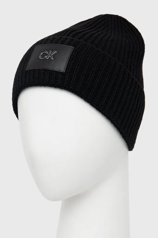 Kapa s primesjo volne Calvin Klein črna