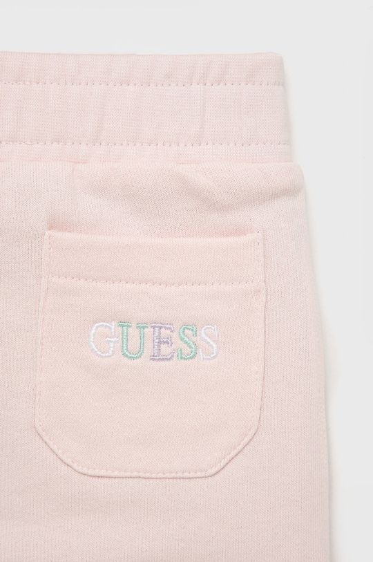 pastelowy różowy Guess dres bawełniany dziecięcy