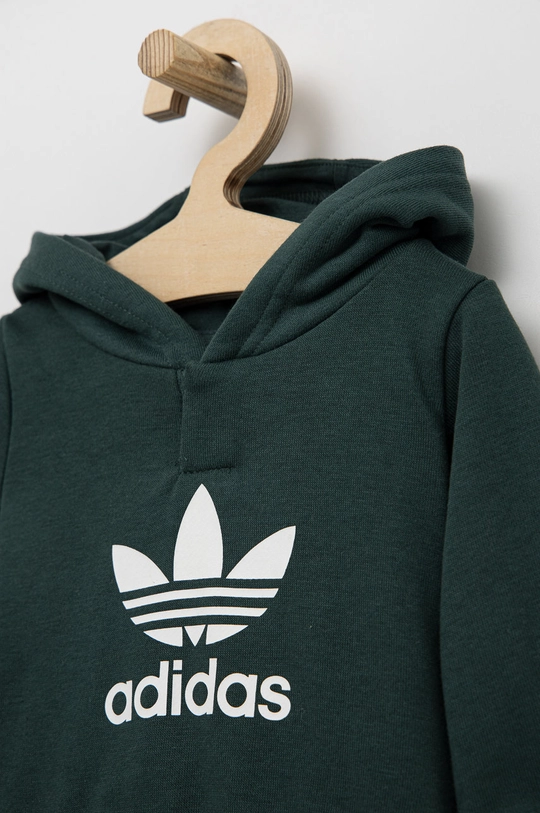 Tepláková súprava pre bábätká adidas Originals  Základná látka: 70% Bavlna, 30% Polyester Podšívka kapucne : 100% Bavlna Elastická manžeta: 95% Bavlna, 5% Elastan