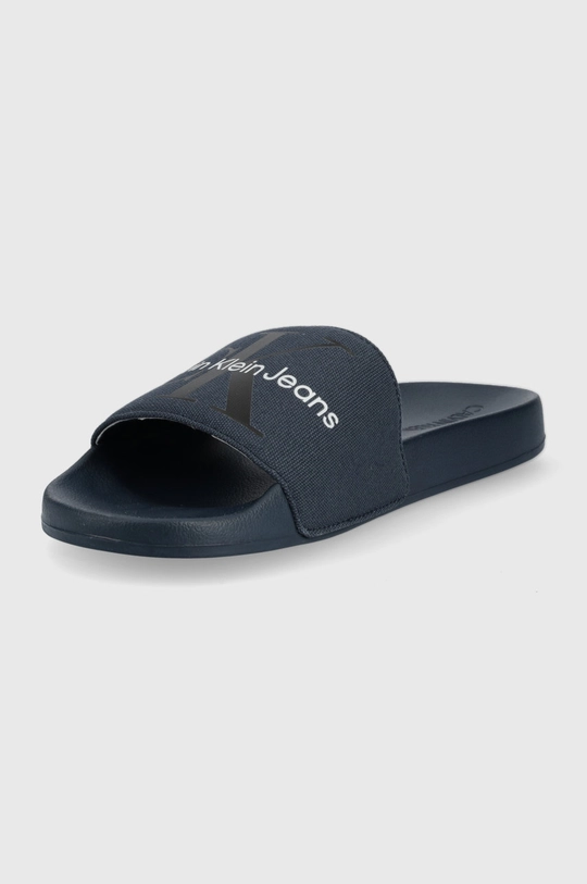 Natikači Calvin Klein Jeans Slide Monogram  Zunanjost: Tekstilni material Notranjost: Sintetični material, Tekstilni material Podplat: Sintetični material