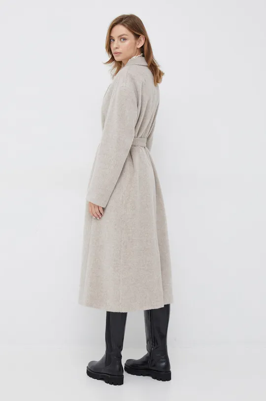 Шерстяное пальто Calvin Klein  Основной материал: 65% Альпака, 20% Полиамид, 15% Шерсть Подкладка: 100% Вискоза