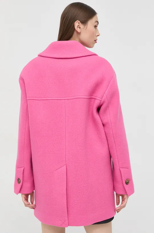 Vlnený kabát Pinko  Základná látka: 75 % Panenská vlna, 25 % Polyamid Podšívka: 68 % Acetát, 32 % Polyester