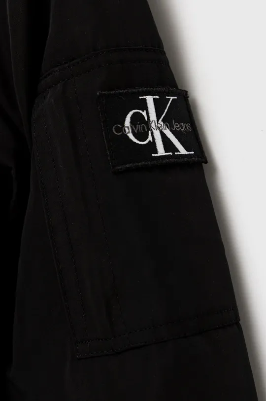 Dječja bomber jakna Calvin Klein Jeans  Temeljni materijal: 100% Poliester Postava: 100% Poliester Ispuna: 100% Poliester Manžeta: 97% Poliester, 3% Elastan