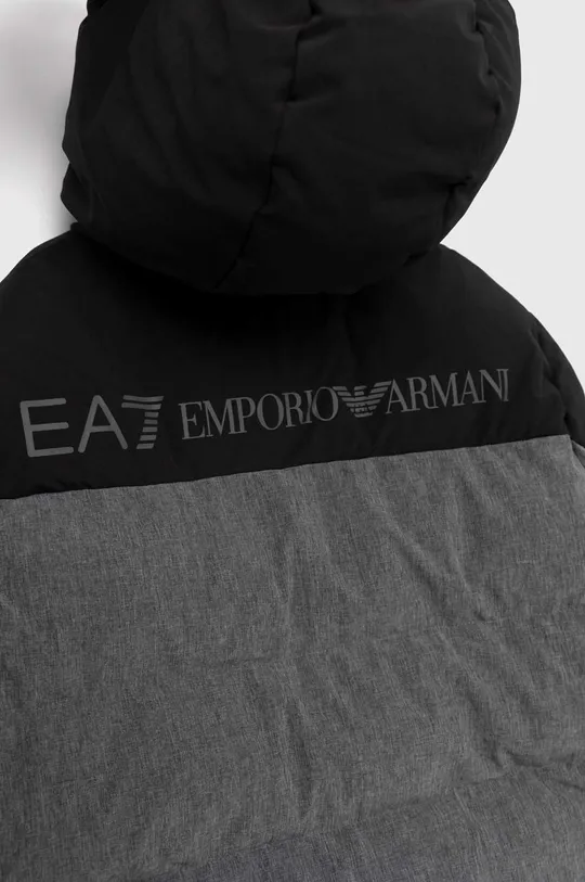 Παιδικό μπουφάν EA7 Emporio Armani  Κύριο υλικό: 92% Πολυεστέρας, 8% Σπαντέξ Ένθετο: 100% Πολυεστέρας