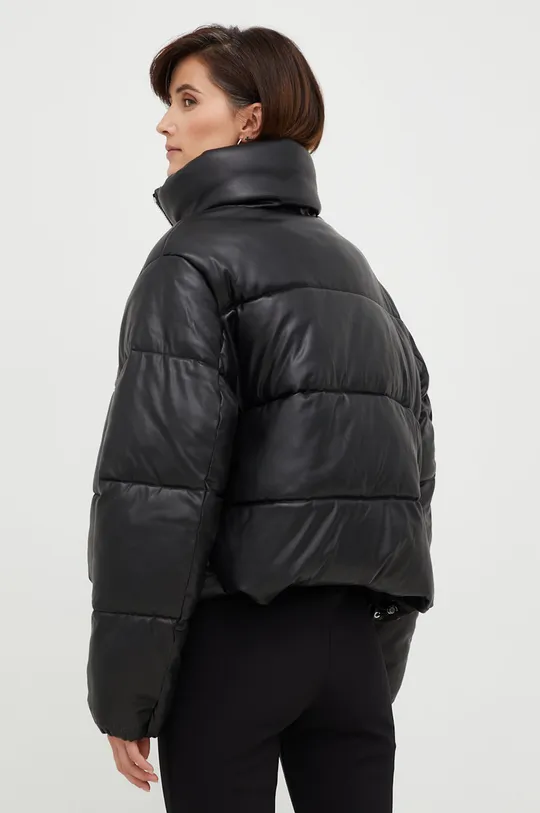 Calvin Klein rövid kabát  Jelentős anyag: 58% poliuretán, 42% poliészter Bélés: 100% poliészter Kitöltés: 100% poliészter