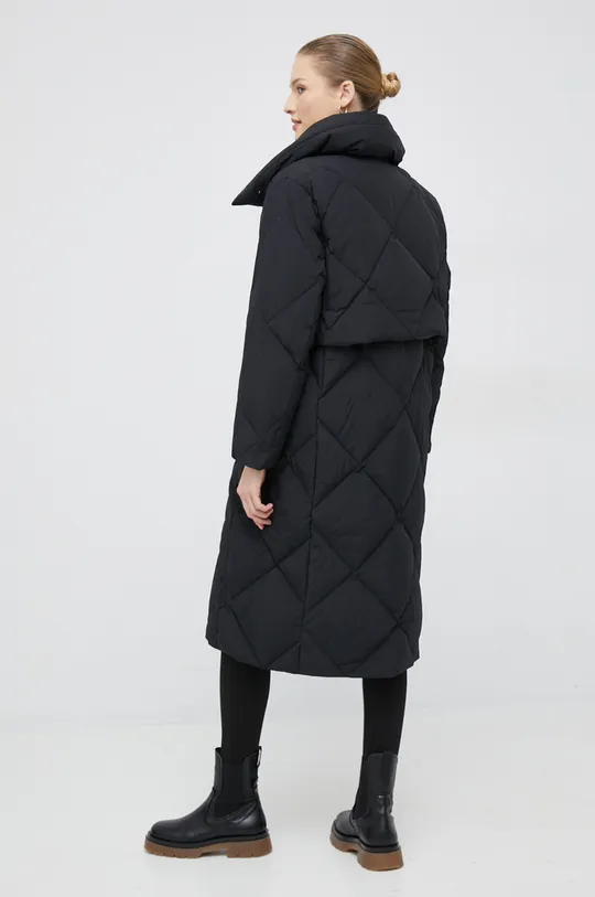 Pernata jakna Calvin Klein  Temeljni materijal: 100% Poliamid Postava: 100% Poliester Ispuna: 70% Pačje paperje, 30% Pačje perje