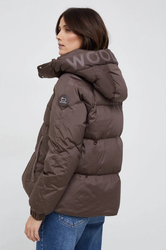 Woolrich pehelydzseki Alsea Jelentős anyag: 91% poliamid, 9% elasztán Bélés: 100% poliamid Kitöltés: 90% Kacsa pehely, 10% pehely