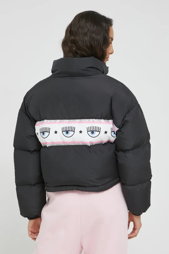Пуховая куртка Chiara Ferragni  Основной материал: 100% Полиэстер Подкладка: 100% Полиэстер Наполнитель: 80% Пух, 20% Перья