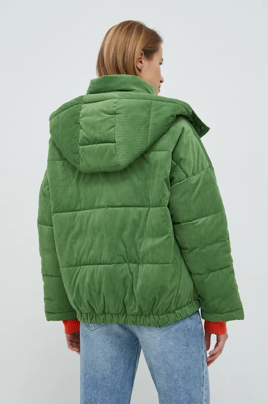 Куртка United Colors of Benetton  Основной материал: 100% Полиэстер Подкладка: 100% Полиамид Наполнитель: 100% Полиэстер