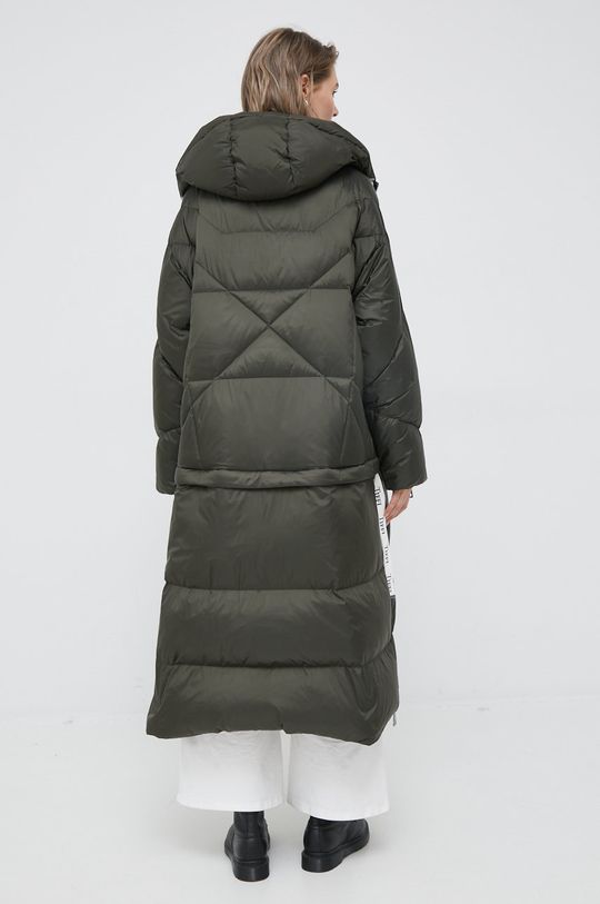 Péřová bunda Tiffi  Hlavní materiál: 100% Polyester Podšívka: 100% Polyester Výplň: 80% Chmýří, 20% Peří