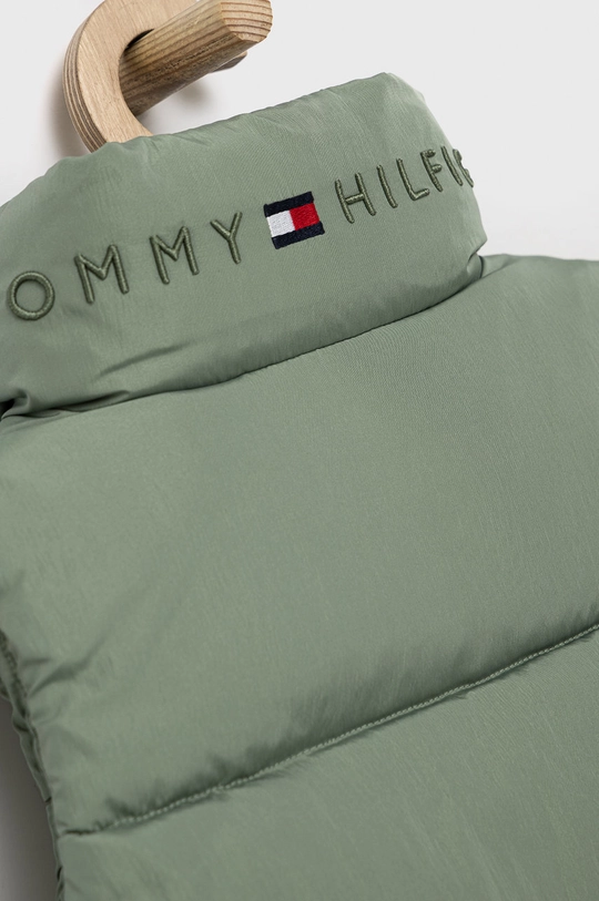 Dječji prsluk Tommy Hilfiger  Temeljni materijal: 55% Poliester, 45% Poliamid Postava: 100% Poliester Ispuna: 100% Poliester