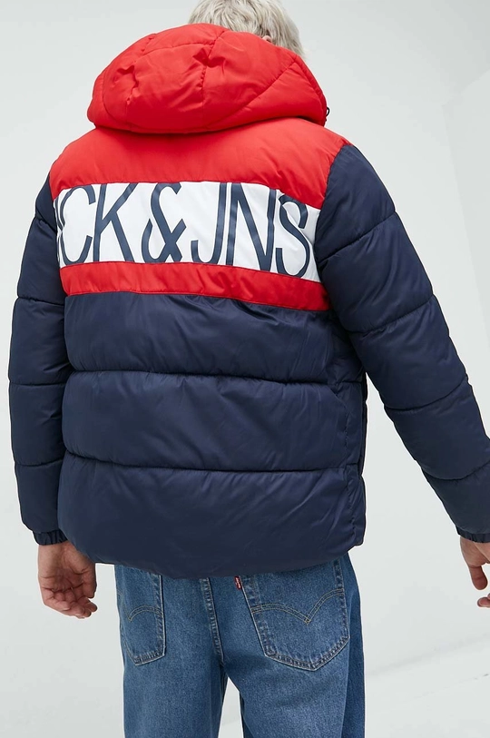 Bunda Jack & Jones  Základná látka: 100% Polyester Podšívka: 100% Recyklovaný polyester Výplň: 100% Polyester