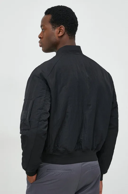 Куртка-бомбер Calvin Klein  Основной материал: 100% Полиамид Подкладка: 100% Полиэстер Наполнитель: 100% Полиэстер Резинка: 98% Полиэстер, 2% Эластан